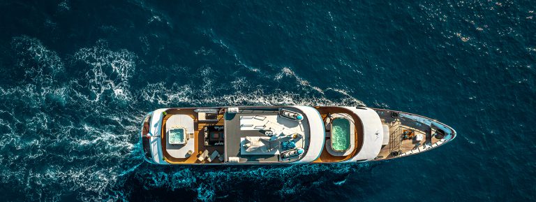 photo vue haut yacht