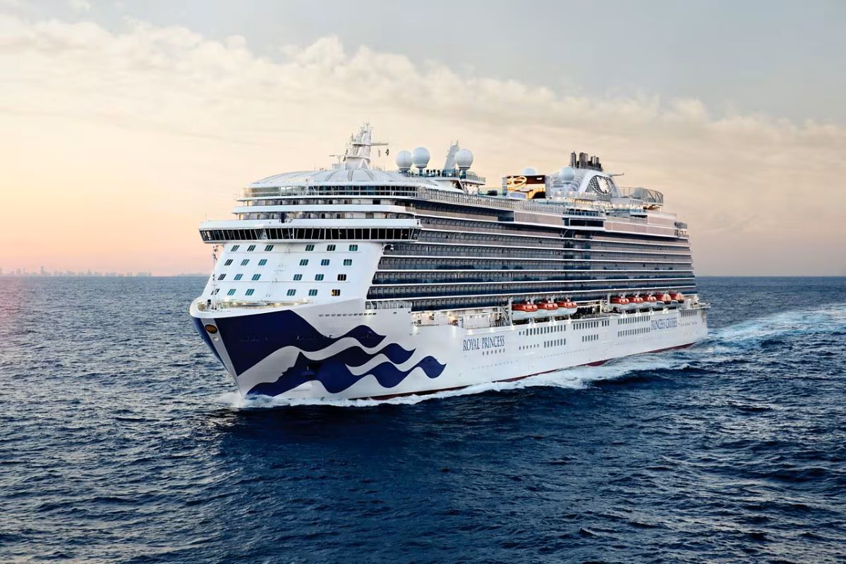 royal princess at sea full exterior angle BD