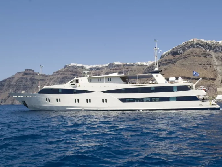flotte yacht harmony v grece