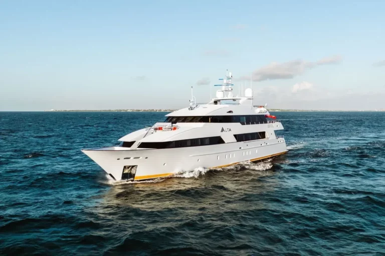 iyc yacht alta navigation
