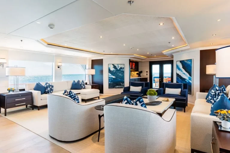 iyc yacht alta salon