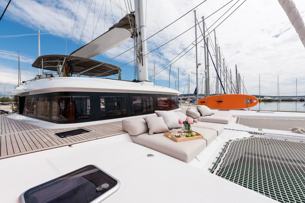 catamaran bains de soleil avant