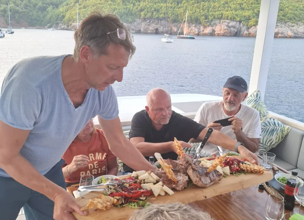catamaran chef service a bord