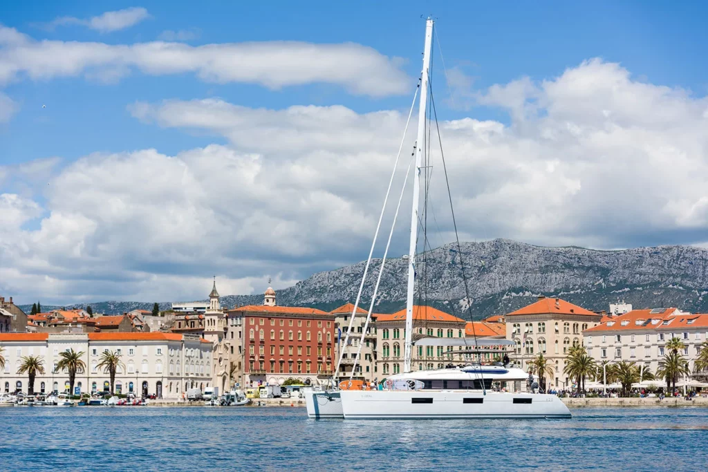 catamaran seminaire split front de mer