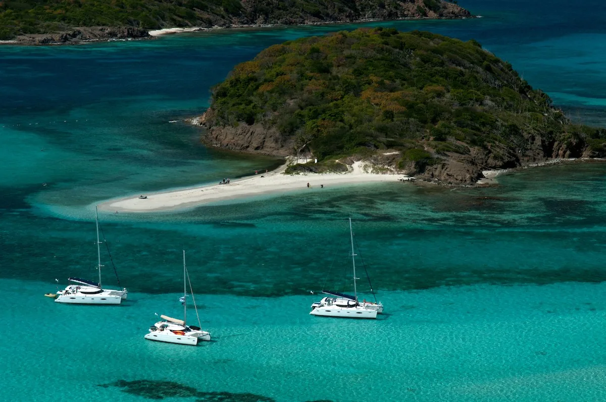 grenadines catamarans mouillage lagon