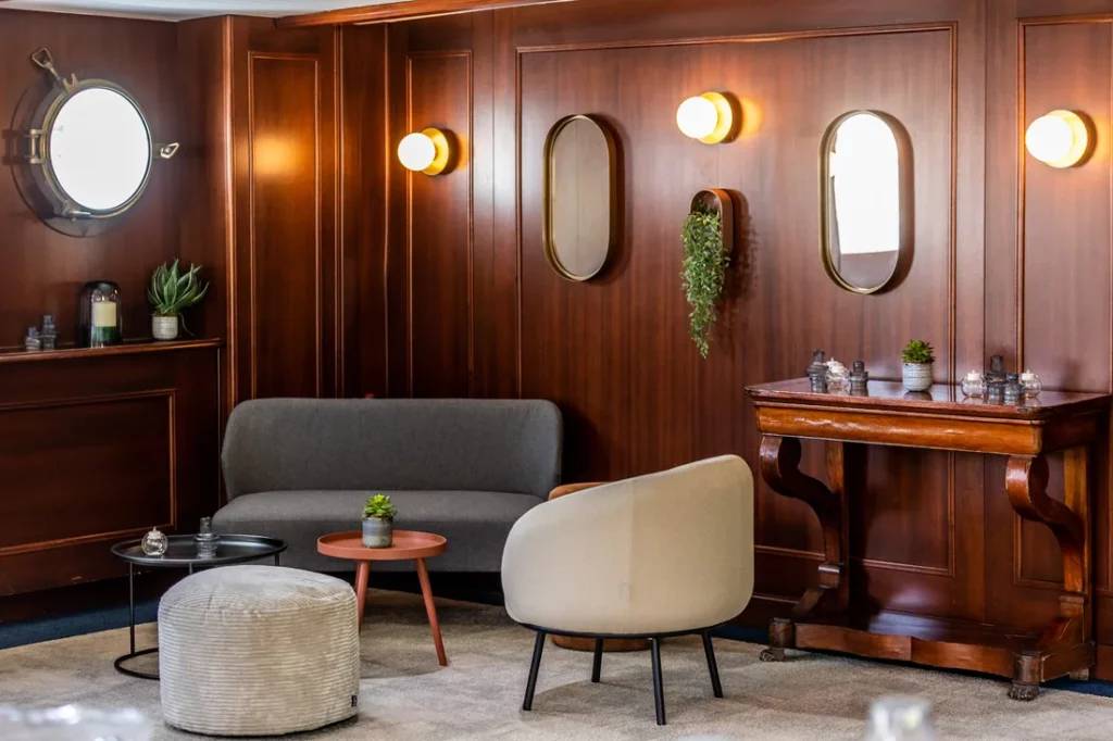 offsite direction yacht paris coin salon