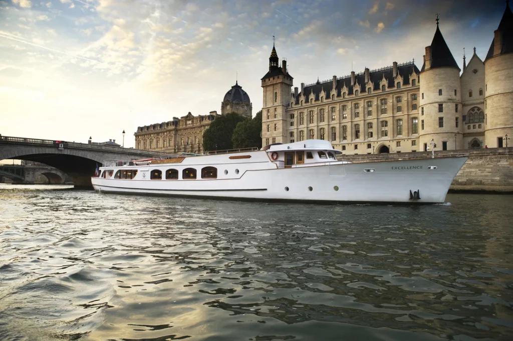 offsite direction yacht paris conciergerie