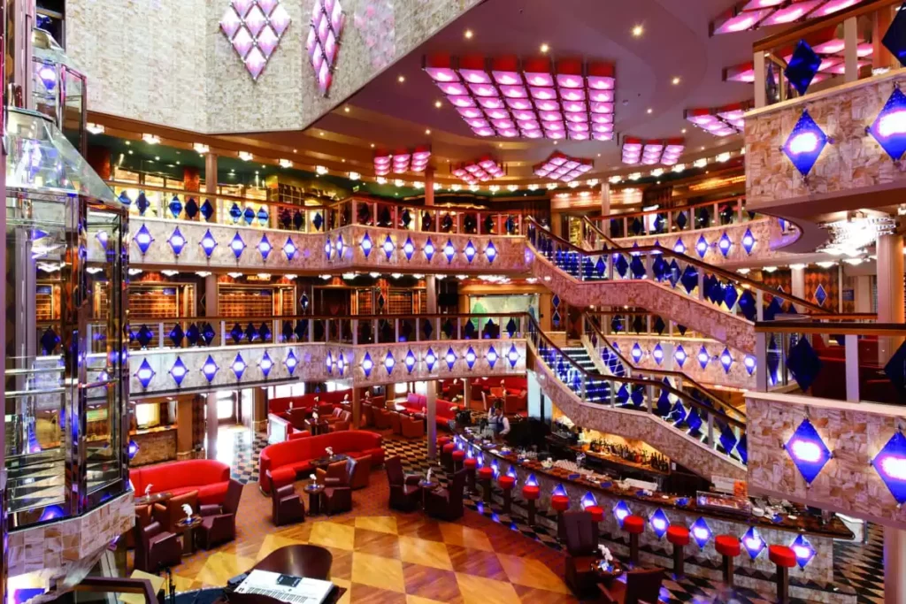 paquebot atrium central bar