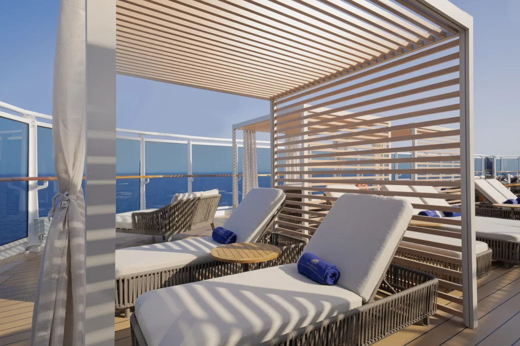 paquebot yacht club cabana solarium