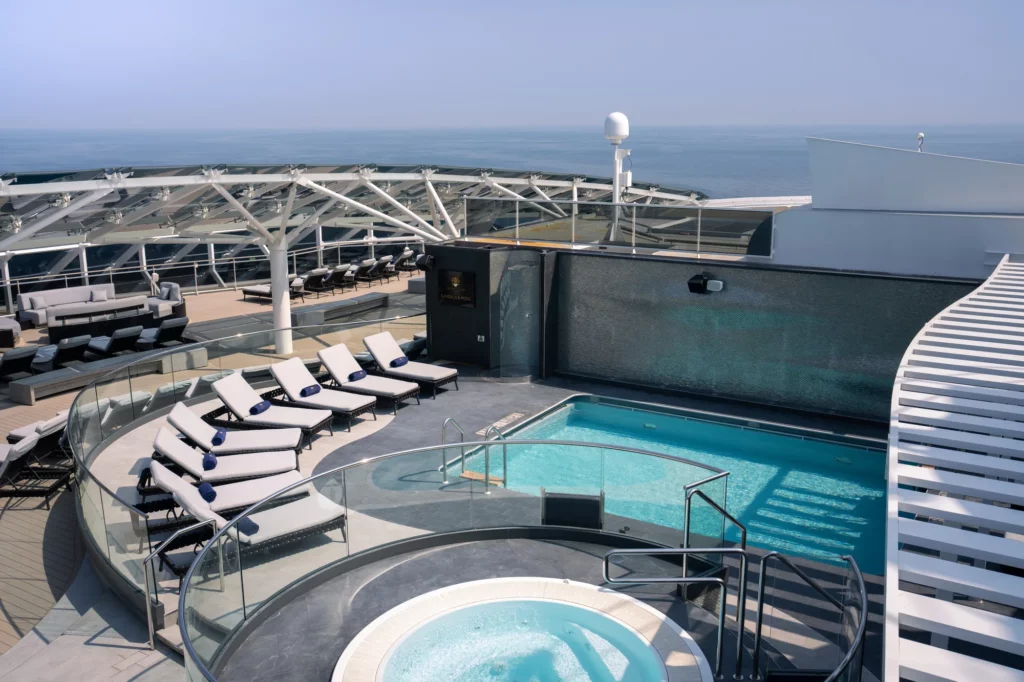 paquebot yacht club piscine solarium