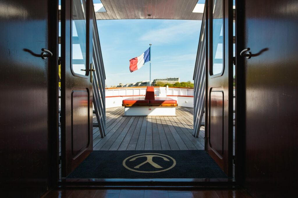 peniche acajou entree pont arriere