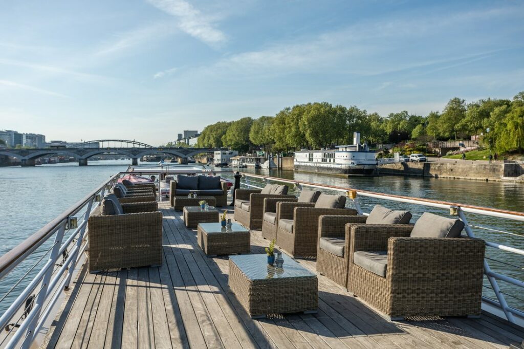 peniche acajou pont superieur salon exterieur