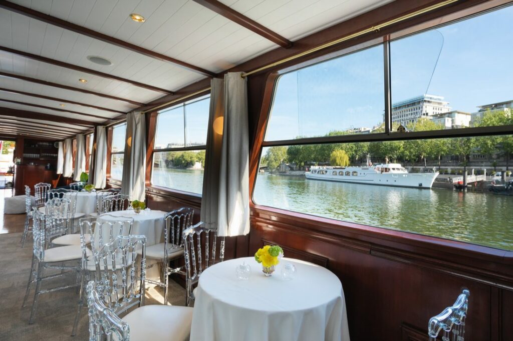 peniche acajou salle restaurant vue seine