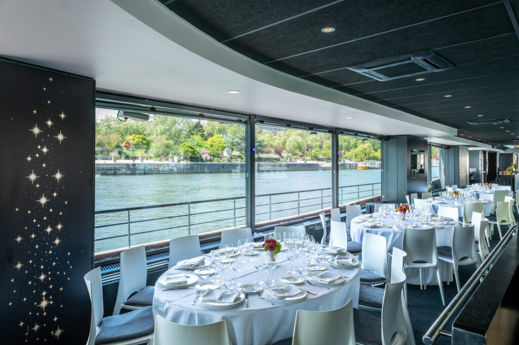 peniche mirage salle diner baies vitrees seine