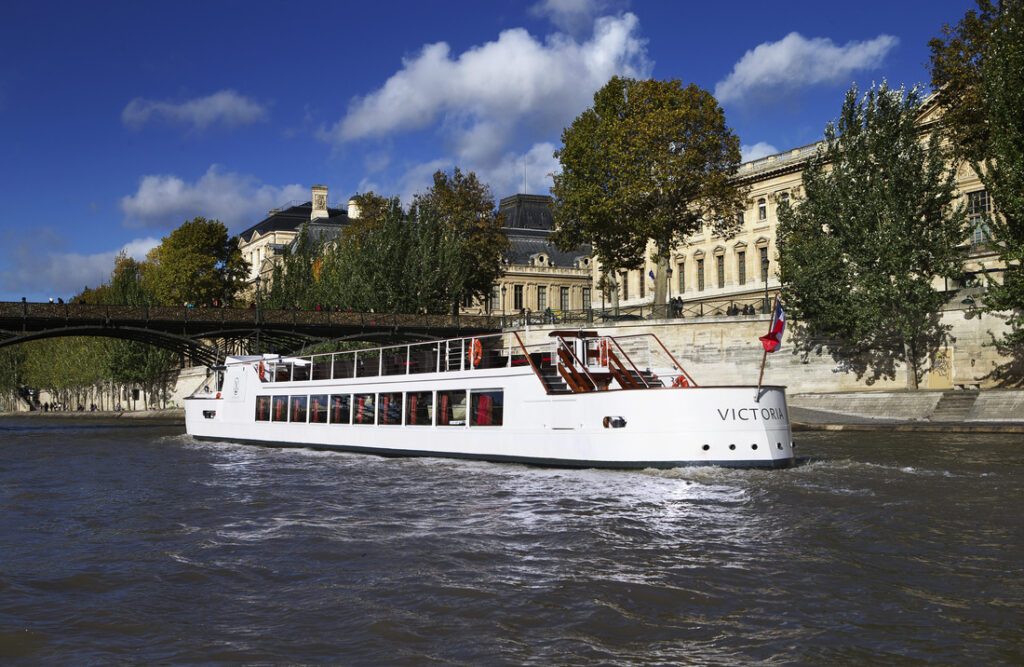 peniche victoria exterieur seine louvre