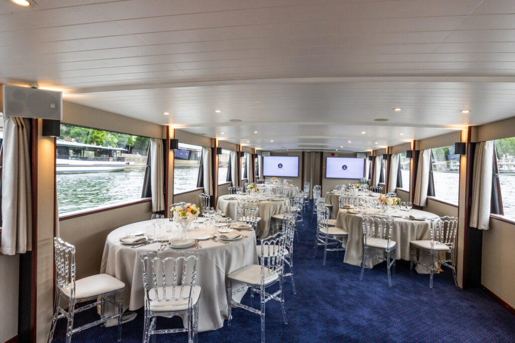 peniche victoria salle diner tables rondes