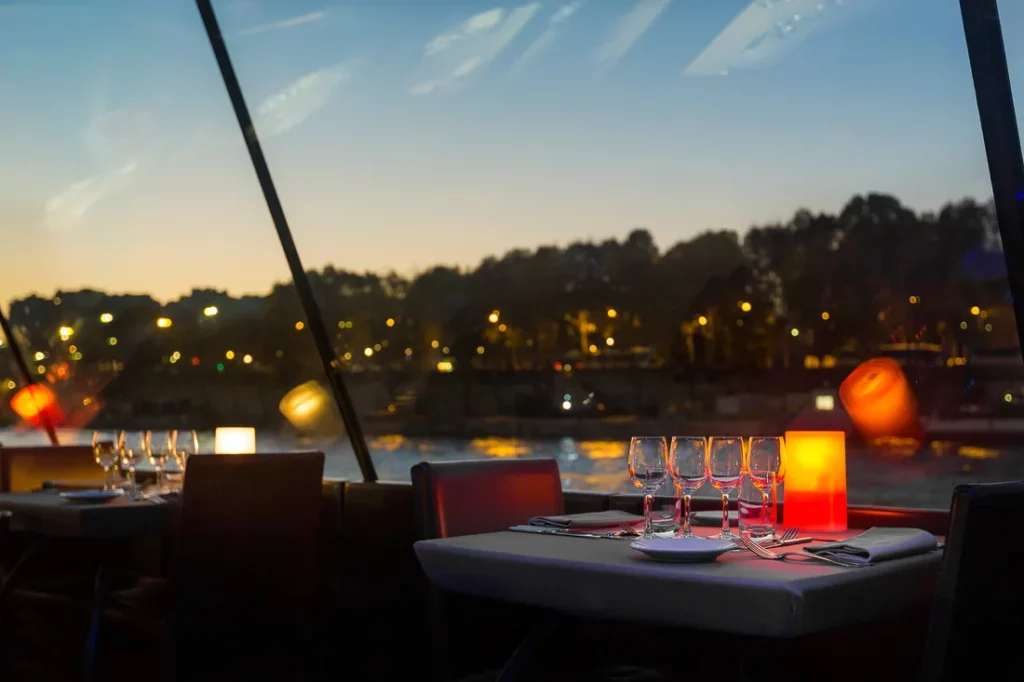 seminaire bateau paris table coucher soleil