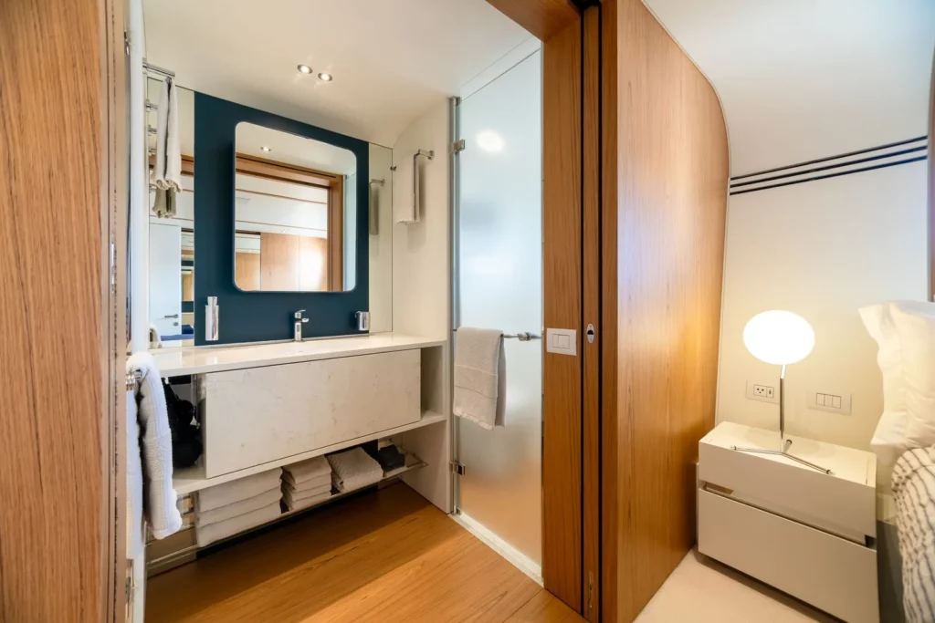 yacht cabine salle de bains privative