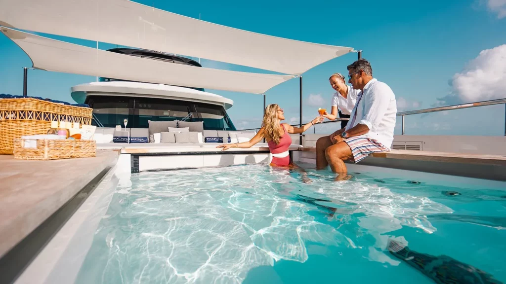 yacht piscine service cocktail equipage