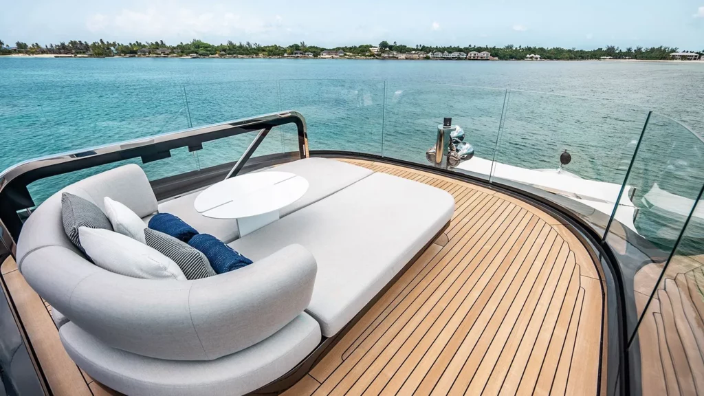 yacht pont observation vue ile