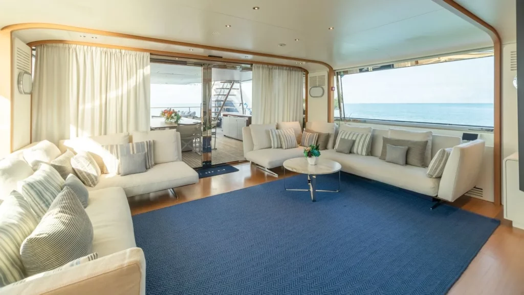 yacht skylounge ouvert sur terrasse