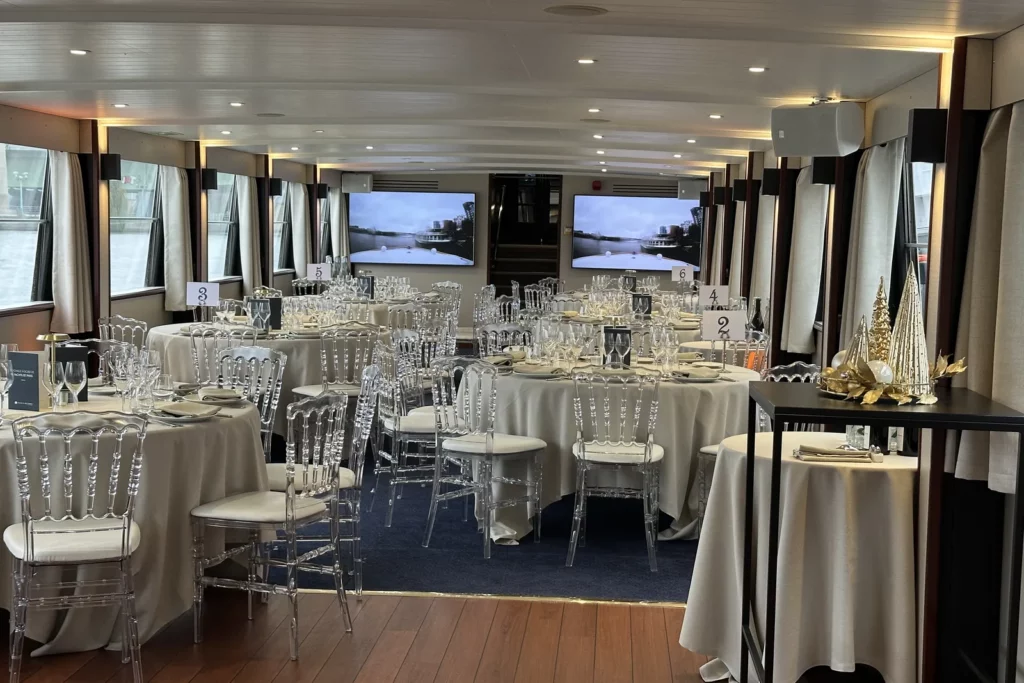 salle peniche dressee soiree fin annee