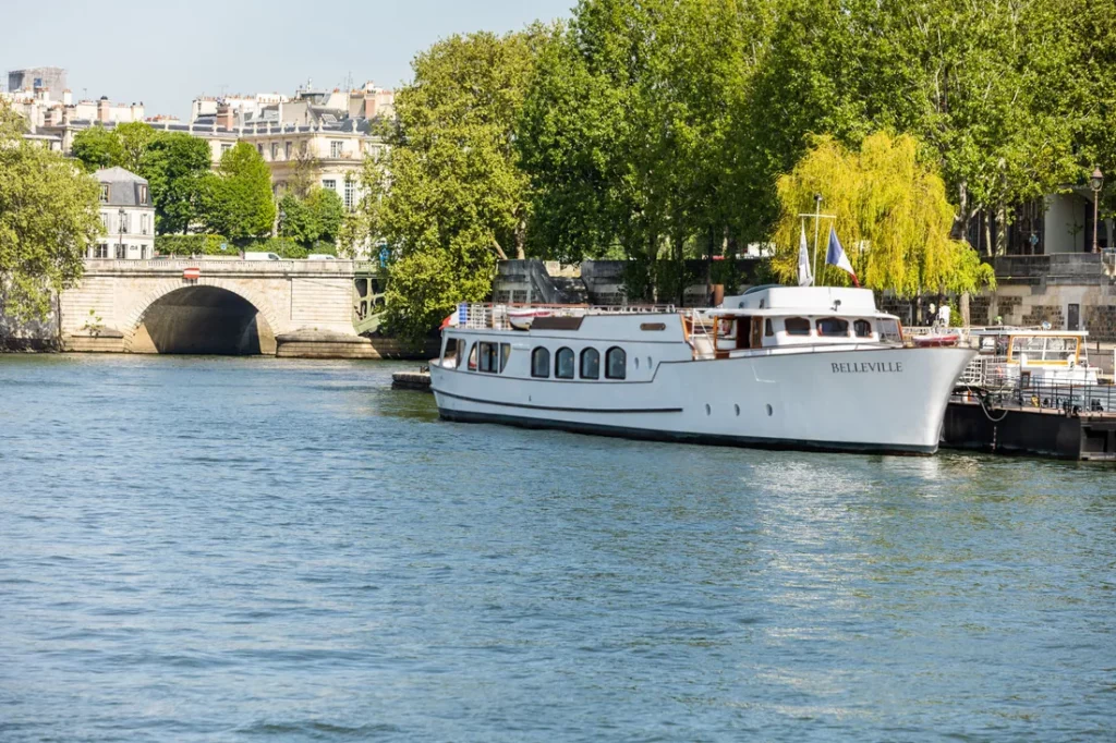 yacht belleville seine quai